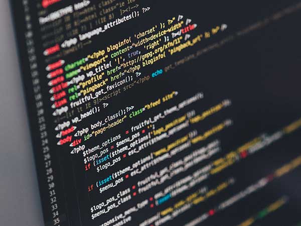 8 Reasons Why Python Is A Better Language For AI