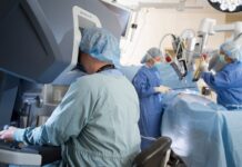 Benefits and potential risks of robotic surgery